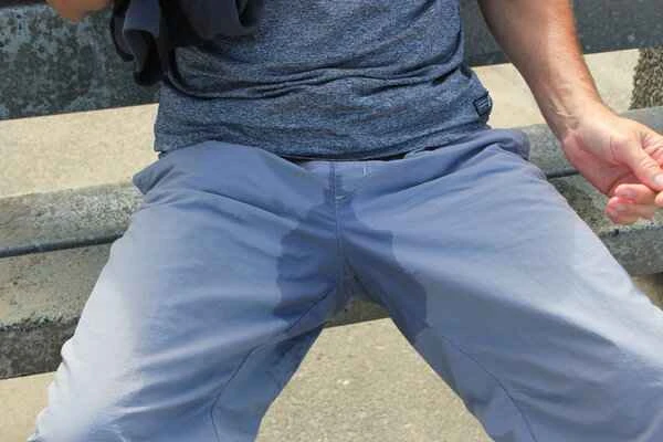 Does scrotal dampness cause male infertility?