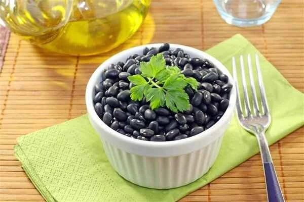Can people with asthenospermia eat boiled black beans?