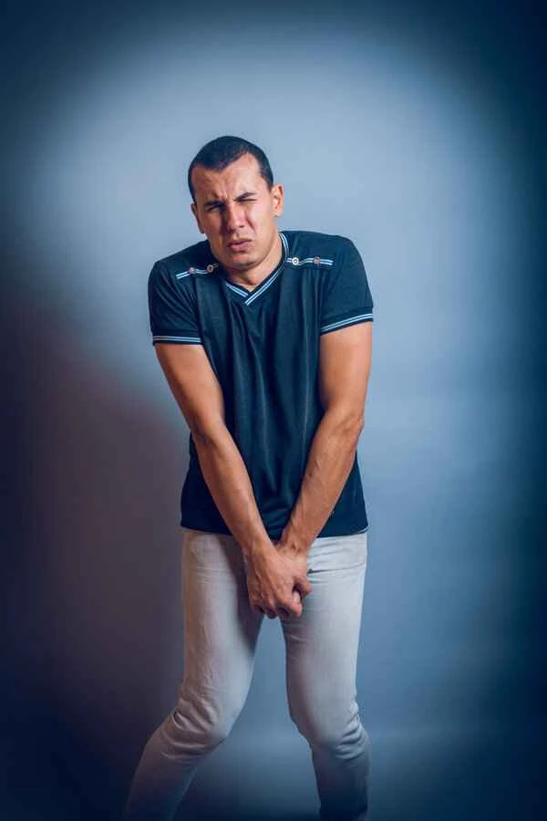 Does prostatitis cause an enlarged scrotum?