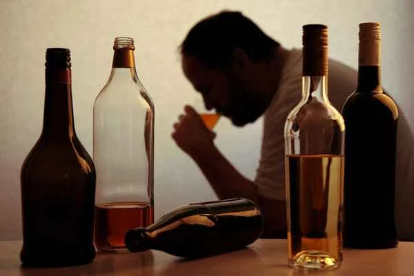 Does drinking alcohol cause hematospermia in people with prostatitis?