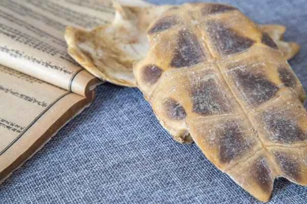 What anti-inflammatory medication should I take for itchy glans penis?