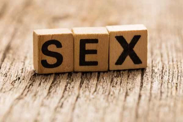 How can men control ejaculation?