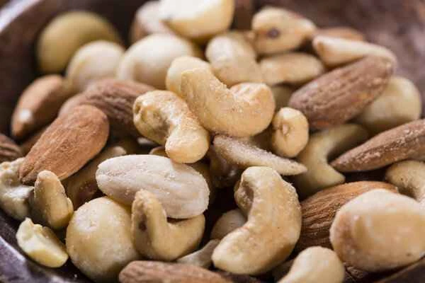 What nuts can people with asthenospermia eat?